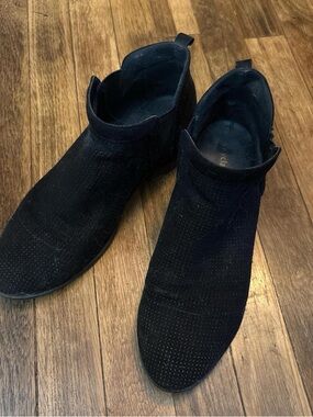 Cityclassified Black Suede Chukka Boots